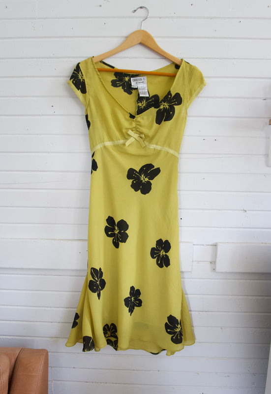 Vintage Avocado Green 2000s Hibiscus flower Dress