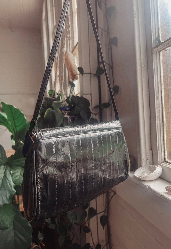 Eel skin 80s glossy flap purse shoulder bag