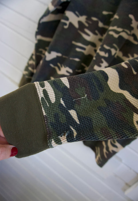 Vintage 1990s Camo Thermal