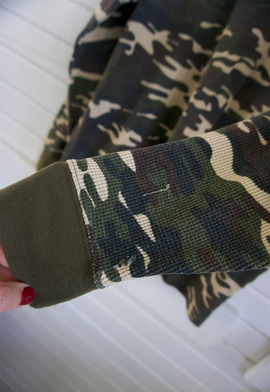 Vintage 1990s Camo Thermal