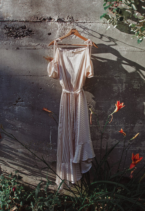 Idylwild Vintage feminine Asymmetrical hem ruffle dress w off the shoulder puff sleeves