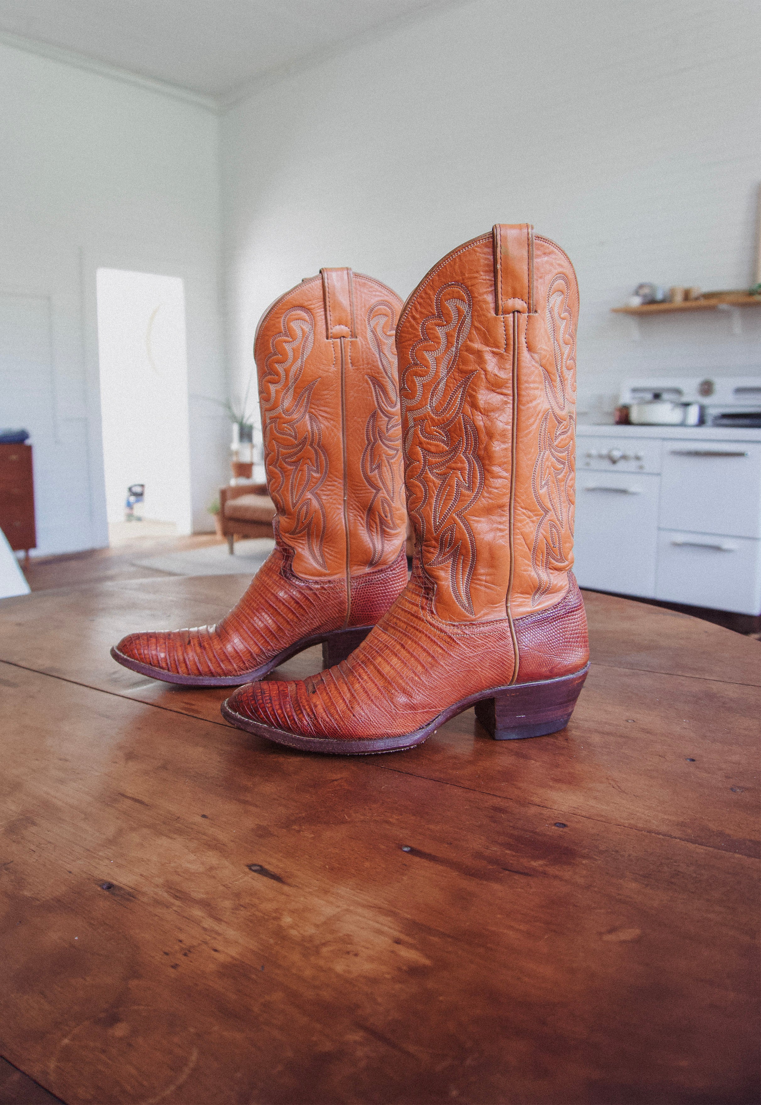 Vintage Justin Roper 7.5 Saddle Tan Snake Cowgirl Boots