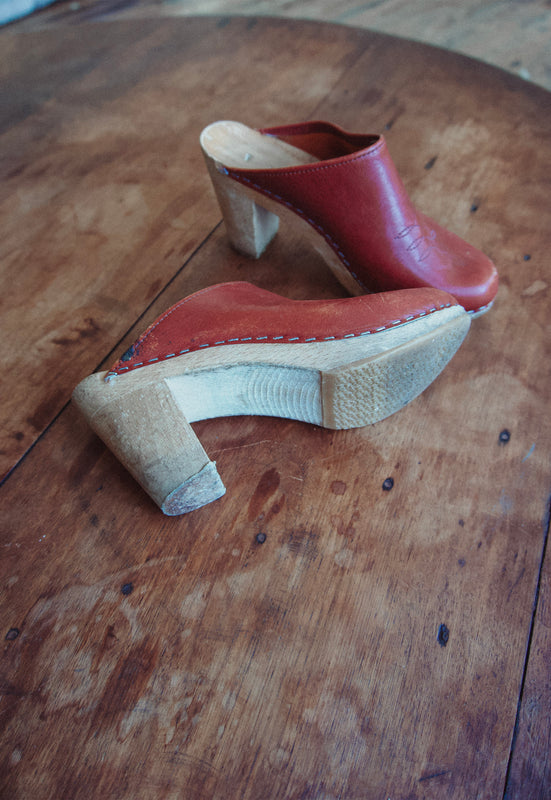 Idylwild Vintage 70s Terracotta Reddish Brown Clogs 8.5