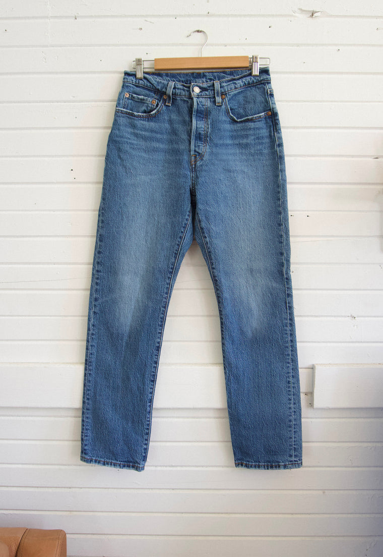 Contemporary Levi's 501 Button Fly Blue Jeans 28X30