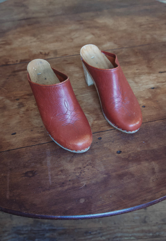 Idylwild Vintage 70s Terracotta Reddish Brown Clogs 8.5