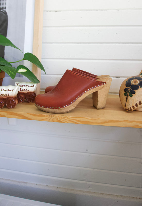 Idylwild Vintage 70s Terracotta Reddish Brown Clogs 8.5