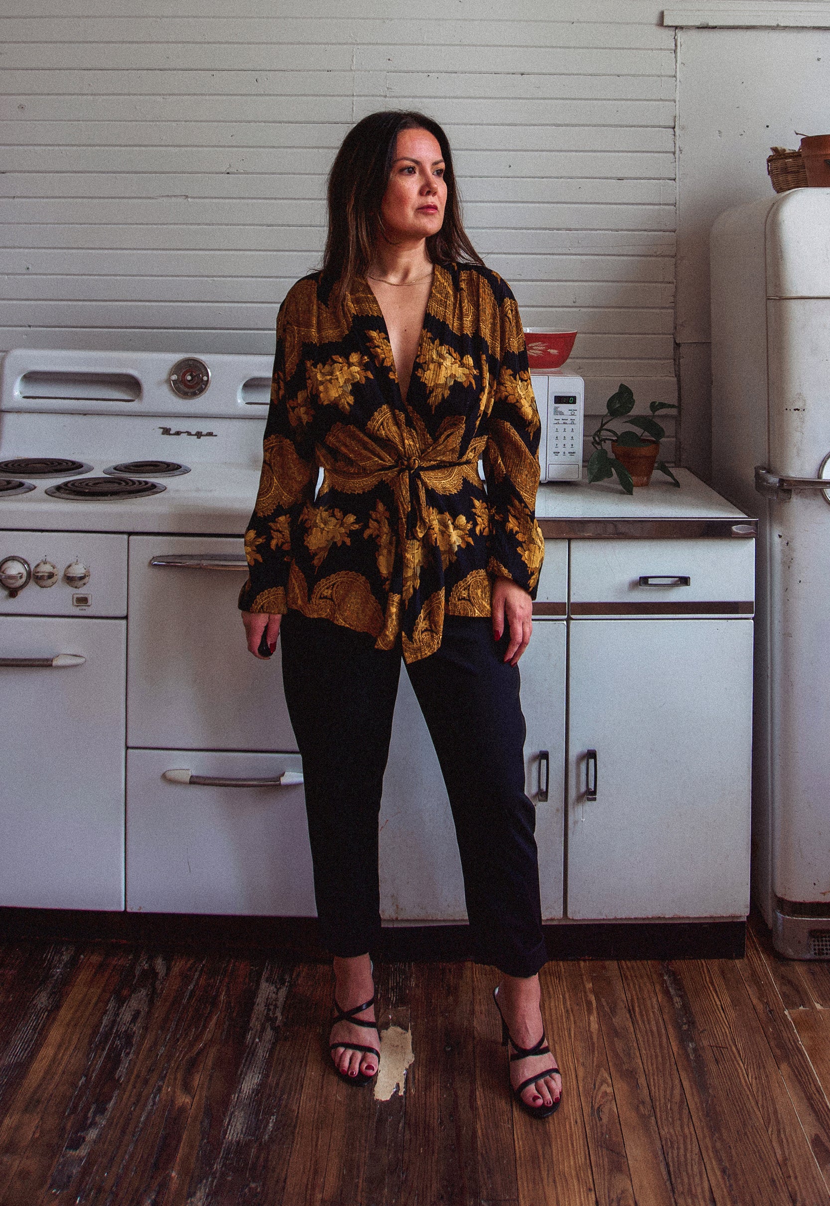 Christie Araujo Vintage Idylwild Woods Kimono Style Rayon Gold Paisley Wrap Top